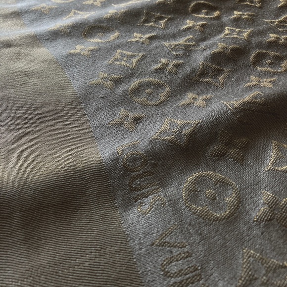Louis Vuitton silk shawl scarf - Picture 3 of 8